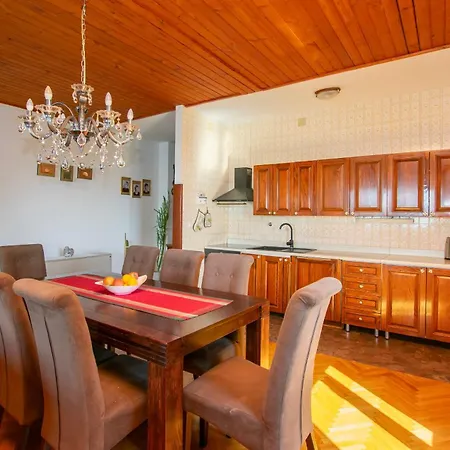 Apartment Ozren *