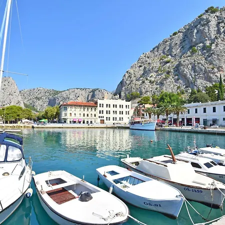 Ozren Apartment Omis