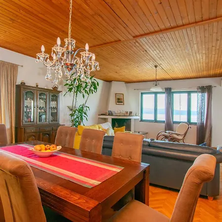 Apartment Ozren Omis