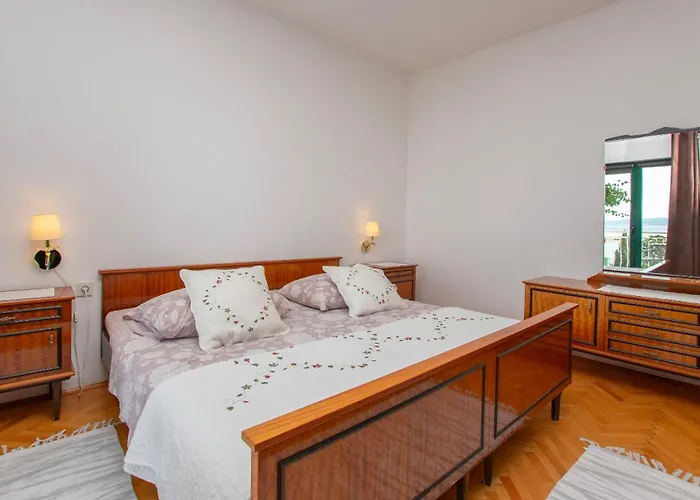 Ozren Apartment Omis