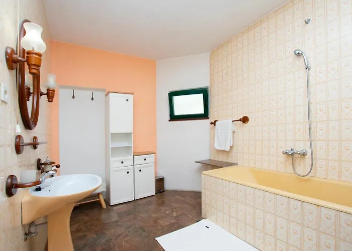 Apartment Ozren Omis