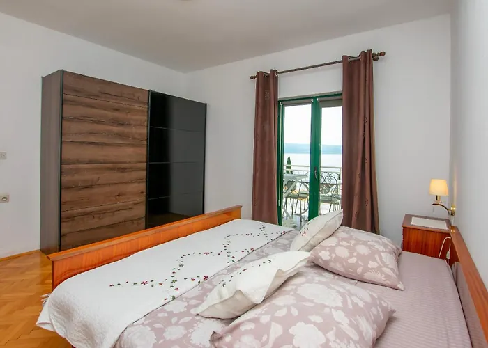 Apartment Ozren Omis