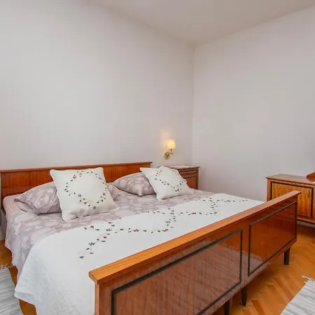 Ozren Apartment Omiš
