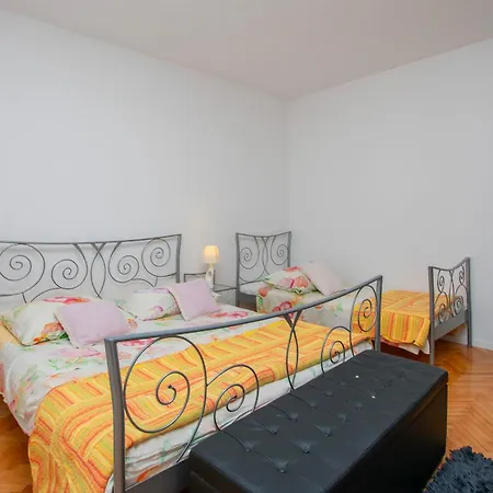 Ozren Apartment *