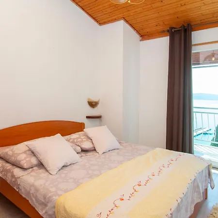 Ozren Apartamento Omiš